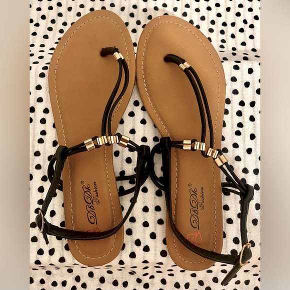 Db Dk Fashion Black Ankle Strap Flat Thong T-
Strap w/ Metallic Accents Size 10 - Picture 1 of 6
